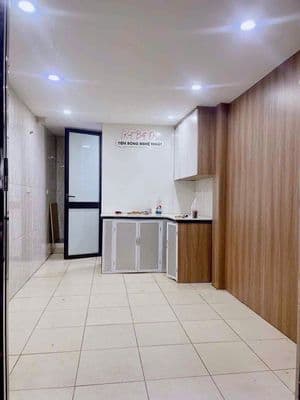 Cho thuê nhà 15m x 2.5 tầng, 1PN, 2WC, gần phố Lương Đình Của, Đống Đa