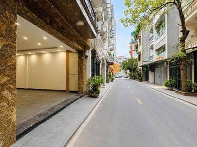 Nhà 6 tầng thang máy trung tâm Hồ Tây, kinh doanh, cho thuê dòng tiền