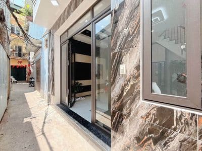 Bán nhà 30m2 x 4 tầng gần Minh Khai, tặng full nội thất