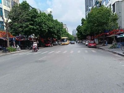 Nhà Phân lô Nguyễn Khánh Toàn, gần ô tô, hơn 9 tỷ