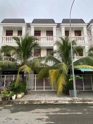 Cho thuê nhà 1 trệt 2 lầu KDC Đức Huy - Gần chợ Đông Hoà, làng Đại Hoc