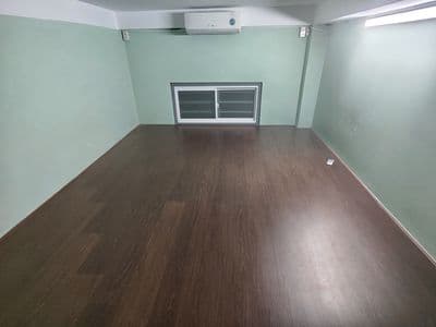 Cho thuê tầng trệt có lửng