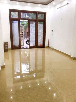 Cho thuê nhà 2 tầng mặt tiền đường: gần tố hữu - hòa cường
