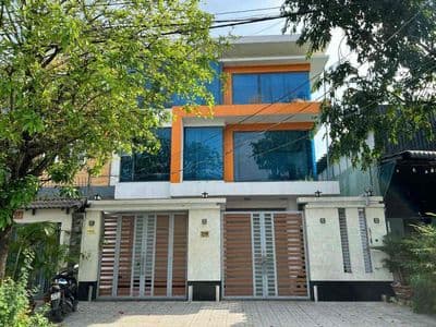 Toà nhà làm văn phòng khu Tên Lửa 10x20,hầm 2 Lầu có thang máy
