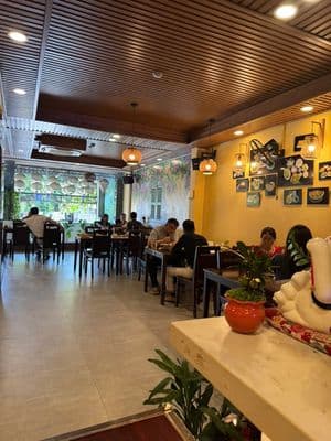 Cho thuê toà nhà mặt tiền đường dương đức hiền 7,6x20m 4l có thang máy