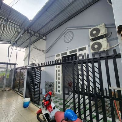 Nhà cho thuê nhà trệt lững mới tân trang mới có 2 máy lạnh mới 100%