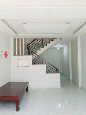 Nhà gần chợ minh phát. trệt lầu 2pn 2wc. đường xe hơi