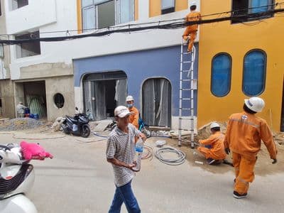 Cho thuê mặt bằng làm văn phòng hoặc cửa hàng trưng bảy, xe hơi đỗ cửa