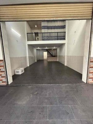 nhà 5x20m đúc lửng 2pn 2wc trệt trống suốt phù hợp làm may cắt
