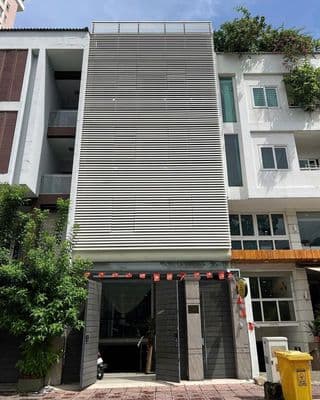 Cho thuê nhà mt trường sa qbt 6x17m hầm lửng 3 lầu tm pccc, giá 85tr