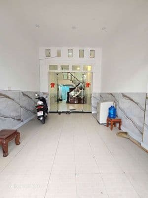 nhà mặt tiền đường đông đúc thuận tiện kinh doan buon ban 4pn 3maylanh