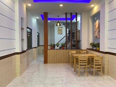 4x13 nhà có 1 lầu đúc . mặt tiền kinh doanh đường 21, giáp Mã Lò
