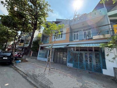 Bán nhà mặt tiền lớn.
