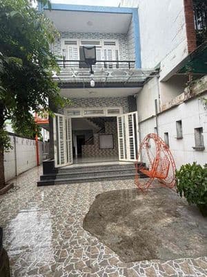 Nhà 1 trệt 1 lầu 4PN có sân rộng hẻm xe hơi kế ngã tư Thủ Đức