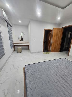 Cho thuê nhà đẹp 5 tầng Thang Máy ở Khu Chợ Trời - Hai Bà Trưng