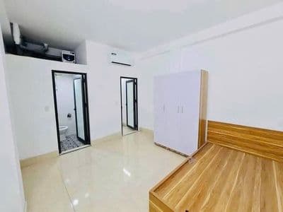 6 tầng ,ô chờ thang máy , 100m ra ô tô tránh-khu vực hội tụ sinh viên