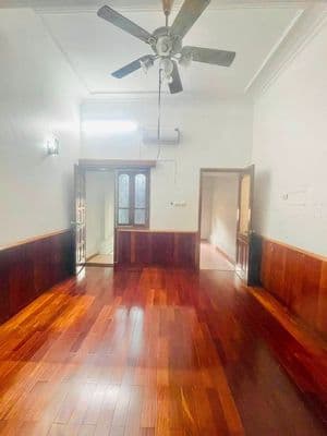 Cho thuê nhà 50m2, 3.5 tầng, 3 ngủ, Hai Bà Trưng