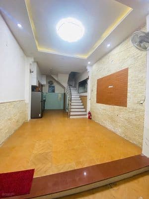 Cho thuê nhà nguyên căn Hoàng Quốc Việt, Cầu Giấy, 30m2 x 3 tầng