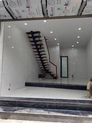 Cho thuê nhà nguyên căn Định Công Thượng, 30m2x2 tầng, 5m ra ô tô