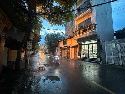 Bán đất mặt phố Quang Lãm, kinh doanh tốt
