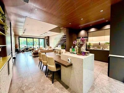Nhà 91m² có gara, thang máy tại Định Công, Hoàng Mai