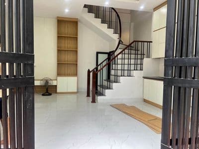 Nhà 43m² 4 tầng gần Bến xe Nước Ngầm, 6.x tỷ
