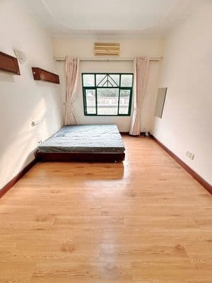 Cho thuê căn hộ mặt đường Đào Duy Anh, Đống Đa, full nội thất