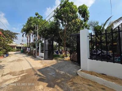 Bán nhà vườn 240m2 Bình Nhâm, có hồ cá koi, sân xe hơi