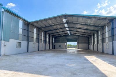 Cho thuê nhà kho 900m2 tại hoà khánh, sẵn điện nước, giá 50 triệu
