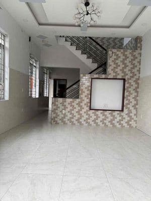 Nhà sân vườn 6x25 ngay ngã tư tđ hiệp phú quận 9