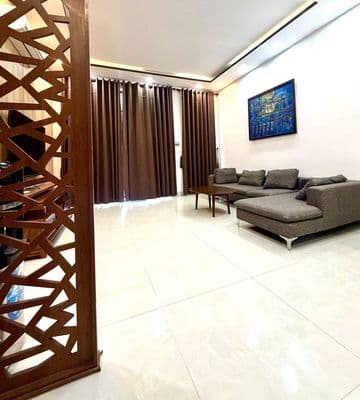 Cho thuê nhà 3 tầng 5 phòng ngủ đường bùi bỉnh yên,ngũ hành sơn