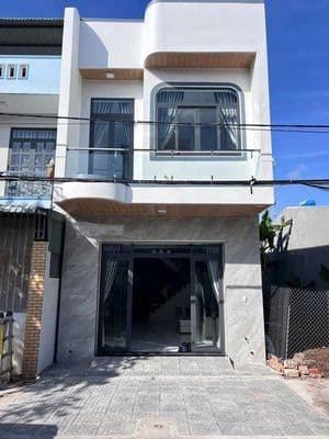Nhà 1 trệt 1 lầu 1ty810 cách chợ đêm Uyên Hưng 300m