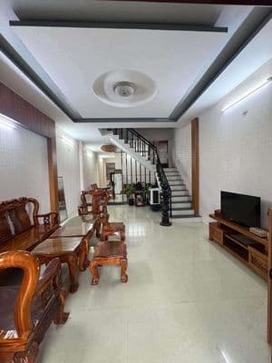 Cho thuê nhà 2 tầng: đô đốc lân - 3 phòng - 3wc
