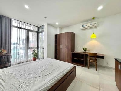 Cho thuê căn hộ cửa sổ lớn, ban công máy giặt riêng - Bùi Đình Tuý