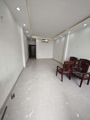 Nhà đẹp 5 tầng - 6pn - rộng rãi - sân đậu được 20 chiếc xe