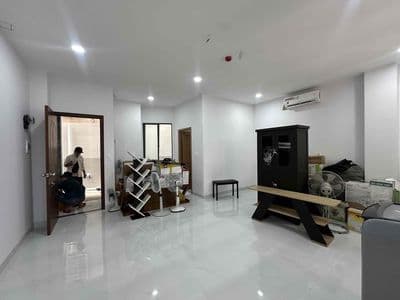 MBKD trong nhà mới xây, vị trí gần CV Gia Định, sân bay TSN