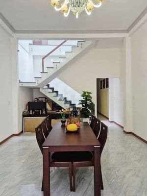 Cho thuê nhà 2 tầng đường 10m5: đường trần huấn