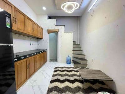 Nhà Phạm Văn Bạch chỉ nhỉnh 2 tỏi , khu sầm uất , giao thông thuận tiệ