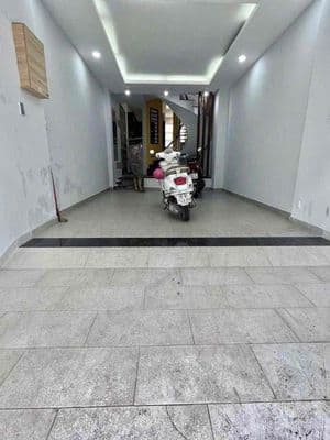 Cho Thuê Nhà 1 Trệt 2 Lầu 4PN 4x20m Hẻm Xe Hơi Lâm Văn Bền