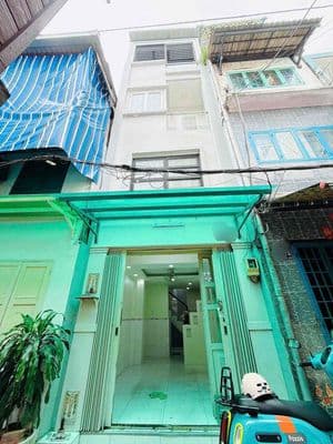 Nhà thuê nguyên căn trệt, lửng, 2 lầu, gần Mặt tiền Bạch Vân P5Q5