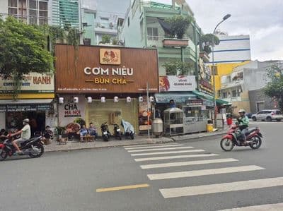 Cho thuê nhà mặt tiền hồ hảo hớn, quận 1