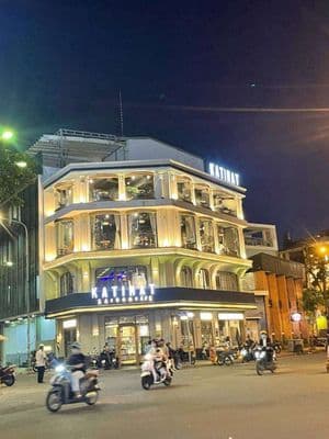 Góc 2 mặt tiền phan xích long — sầm uất bậc nhất phú nhuận