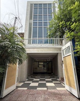 Nhà đường nguyễn văn trỗi diện tích: 6x20m trệt 3 lầu cho thuê