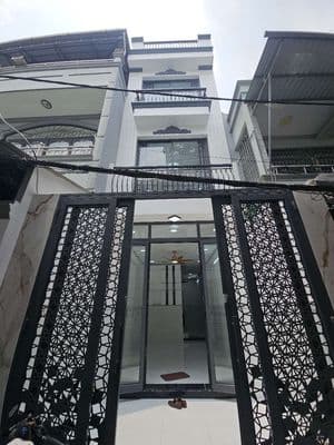 Nhà xây mới 4 tầng sát bên hẻm xe hơi