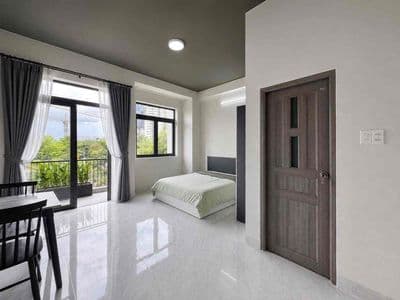 Căn hộ ban công - view sông - kế ueh, vhu - full nội thất
