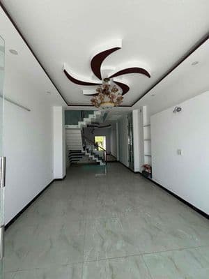 Cho thuê nhà Thị trấn hóc môn 4pn 12 triệu , sân đậu ô tô