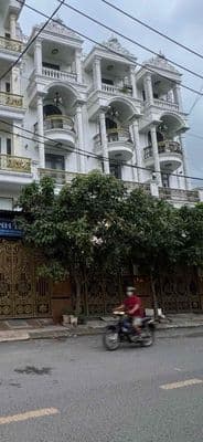 bán nhà mặt tiền Thạnh Lộc, có sân