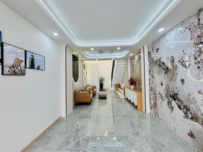 5 tỷ chút - có nhà 5 tầng - trước nhà 4.5m - phạm văn chiêu