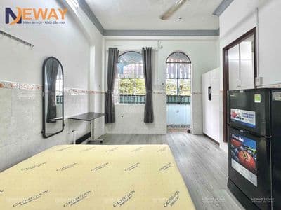 Trống sẵn studio đầy đủ nội thất ngay khu bàu cát có ban công thoáng