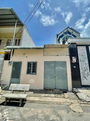 Bán đất có căn nhà nhỏ đang cho thuê, gần công viên sinh thái HM